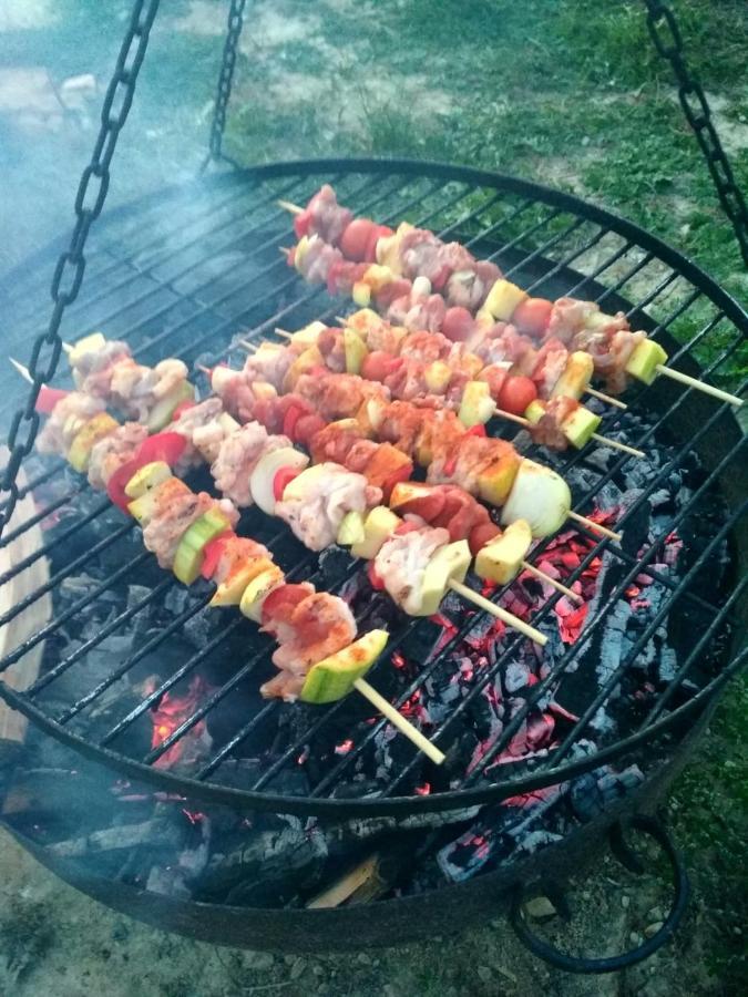 Domki W Bieszczadzkiej Dolinie Ustrzyki Dolne Esterno foto